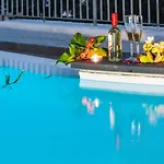 La Apartahotel 4*